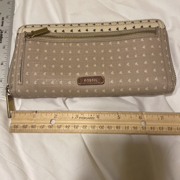 Fossil Genuine Leather Shoulder or Crossbody Style Bag, EUC bonus Wallet 2 pc - Picture 7 of 10